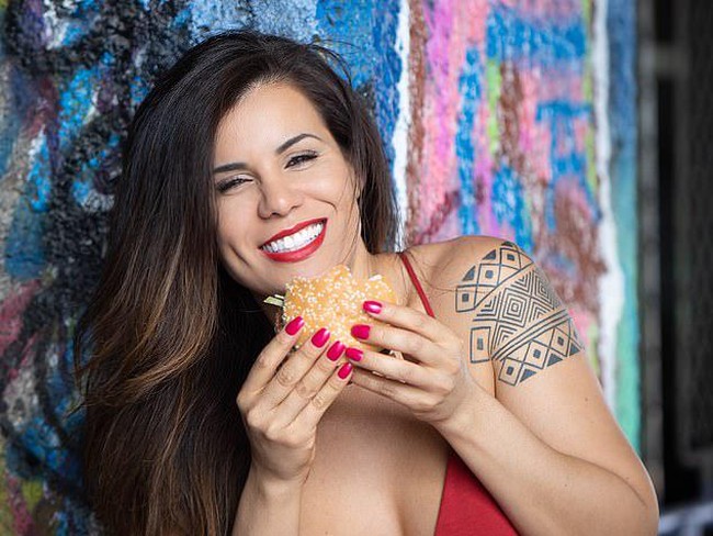 Hasilnya telah digaransi bisa mendapatkan orgasme terbaik dibanding sex toy, ungkap Candida.  Foto: Instagram hi_candida/Daily Mail