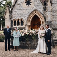 Pernikahan Putri Beatrice semulanya dijadwalkan pada 29 Mei 2020 di Istana Buckingham, London. Namun, mereka terpaksa menundanya karena lockdown di Inggris menyusul wabah COVID-19. Kerajaan Inggris juga tidak memberikan tanggal pasti dari jadwal baru pernikahan mereka sampai akhirnya tersiar kabar bahwa putri Pangeran Andrew dan Sarah Ferguson itu telah menikah. (Foto: Benjamin Wheeler/Royal Communications of Princess Beatrice and Edoardo Mapelli Mozzi via AP)