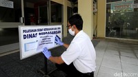 Gedung di bagian barat Balai Kota itu terdiri dari Badan Kepegawaian Pendidikan dan Pelatihan Daerah (BKPPD), Badan Perencanaan Pembangunan Daerah (Bappeda) dan Dinas Perdagangan (Disdag).
