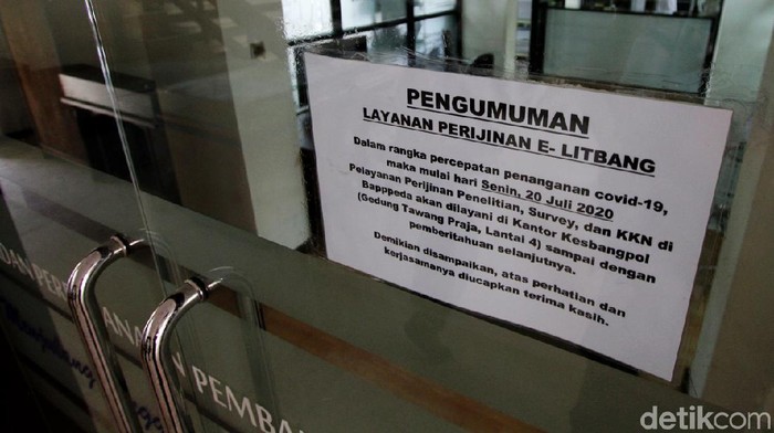Pemerintah Kota Solo menutup satu gedung di kantor Balai Kota. Hal ini dilakukan setelah ada Aparatur Sipil Negara (ASN) yang terkonfirmasi positif COVID-19.