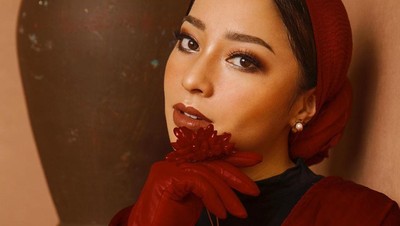 8 Gaya Hijab Jipon Ala Nikita Willy yang Tuai Kritik Netizen