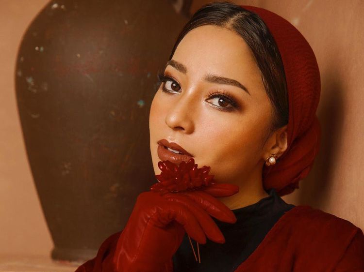 8 Gaya Hijab Jipon Ala Nikita Willy yang Tuai Kritik Netizen