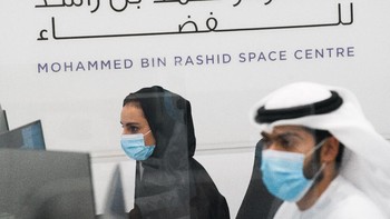 Uni Emirat Arab berhasil meluncurkan misi antar planet pertamanya menuju planet Mars. Foto: AP/Jon Gambrell