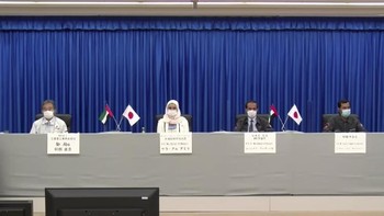Konferensi pers yang diikuti oleh Naohiko Abe dari Mitsubishi Heavy Industries, Ltd., Sarah Al Ameeri dari Ministry of Advanced Technology, Mohammed AlAhbabi dari UAE Space Agency dan Yousuf Hamad AlShaibani dari Mohammed bin Rashid Space Center. Foto: MHI via AP
