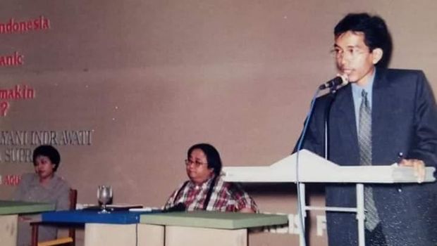 Jokowi Jadi Panitia Seminar, Sri Mulyani Narasumbernya Foto: Dok. Twitter @johnyadrian75