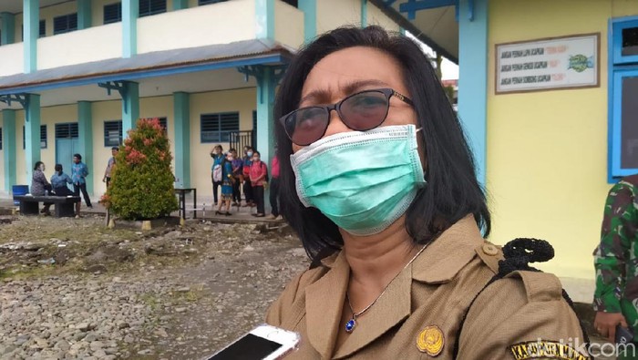 Kepala Dinas Peternakan Kabupaten Mimika Yosefine Sampelino