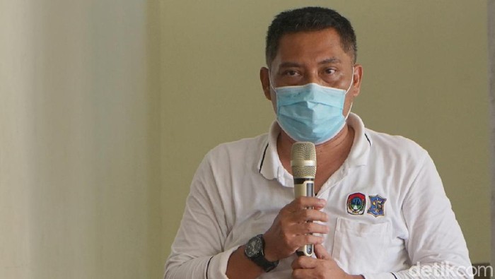 Kepala Satpol PP Kota Surabaya Eddy Christijanto
