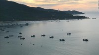 Kapal nelayan Vietnam berlabuh di sekitar pantai di Da Nang, Vietnam, tepat di seberang jalan raya dari Museum Kepulauan Paracel. Klaim sepihak pulau-pulau kecil ini bisa memutuskan hubungan antara China dan Vietnam.
