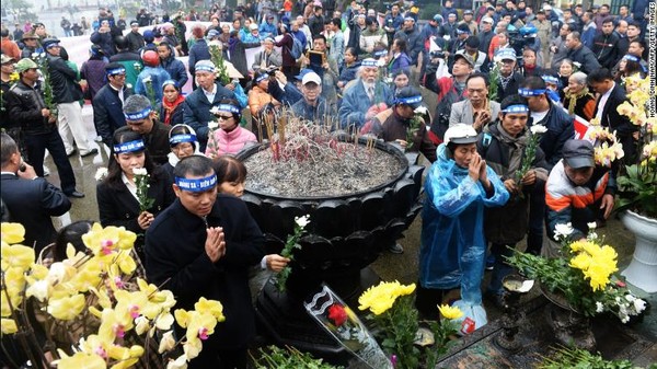 Vietnam mungkin telah menyerahkan klaim Paracel pada tahun 1958. Itu ketika Perdana Menteri Vietnam Utara menulis surat kepada pemerintah China yang mengatakan bahwa Hanoi mengakui dan menyetujui klaim kedaulatan Beijing atas Laut Cina Selatan. Vietnam mungkin telah menyerahkan klaim Paracel pada tahun 1958. Itu ketika Perdana Menteri Vietnam Utara menulis surat kepada pemerintah China yang mengatakan bahwa Hanoi mengakui dan menyetujui klaim kedaulatan Beijing atas Laut Cina Selatan.