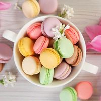 Nyleneh Macaron Ini Dibuat Dengan Bentuk Wajah Bayi