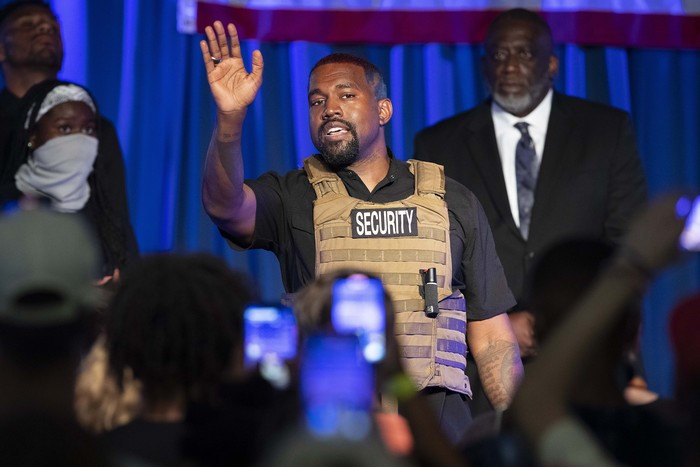 Maju Jadi Capres AS, Kanye West Pidato Sambil Menangis People record on their phones as Kanye West makes his first presidential campaign appearance, Sunday, July 19, 2020 in North Charleston, S.C. Rapper Kanye West, in his first event since declaring himself a presidential candidate, delivered a lengthy monologue Sunday touching on topics from abortion and religion to international trade and licensing deals. Whether hes actually seeking the nations highest office remains a question. (Lauren Petracca Ipetracca/The Post And Courier via AP)