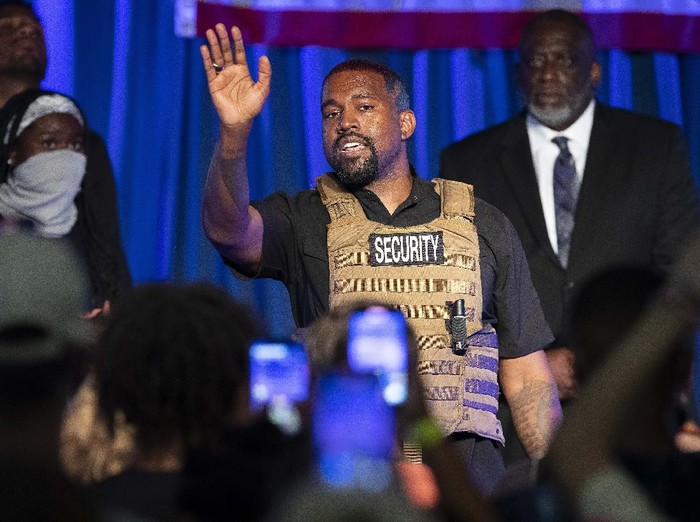 Maju Jadi Capres AS, Kanye West Pidato Sambil Menangis People record on their phones as Kanye West makes his first presidential campaign appearance, Sunday, July 19, 2020 in North Charleston, S.C. Rapper Kanye West, in his first event since declaring himself a presidential candidate, delivered a lengthy monologue Sunday touching on topics from abortion and religion to international trade and licensing deals. Whether hes actually seeking the nations highest office remains a question. (Lauren Petracca Ipetracca/The Post And Courier via AP)