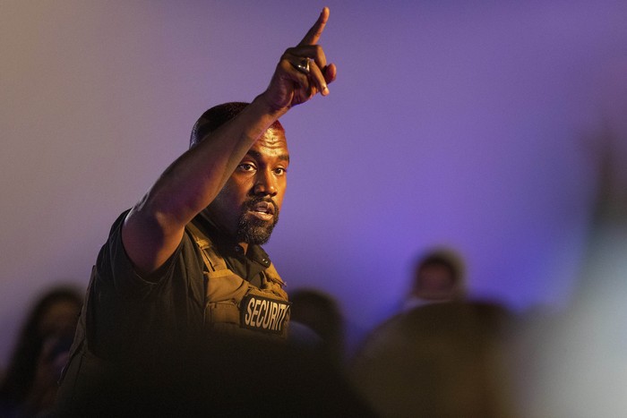 Maju Jadi Capres AS, Kanye West Pidato Sambil Menangis People record on their phones as Kanye West makes his first presidential campaign appearance, Sunday, July 19, 2020 in North Charleston, S.C. Rapper Kanye West, in his first event since declaring himself a presidential candidate, delivered a lengthy monologue Sunday touching on topics from abortion and religion to international trade and licensing deals. Whether hes actually seeking the nations highest office remains a question. (Lauren Petracca Ipetracca/The Post And Courier via AP)
