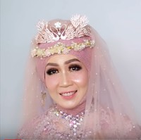 Transformasinya itu sukses bikin netizen tercengang. Masih tetap takjub... mas Ari Izam benar² skill dewa, komentar netizen lainnya.  Foto: Youtube