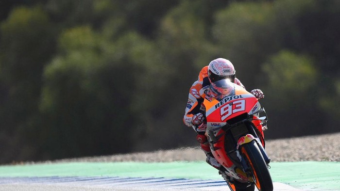 JEREZ DE LA FRONTERA, SPAIN - JULY 18:  Marc Marquez of Spain and Repsol Honda Team heads down a straight during the MotoGP of Spain - Qualifying at Circuito de Jerez on July 18, 2020 in Jerez de la Frontera, Spain. (Photo by Mirco Lazzari gp/Getty Images)