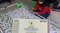 Para pembatik juga melalui proses uji sertifikasi nasional.