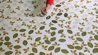 Pembuatan batik ini dilakukan oleh para ibu-ibu di kampung tersebut sehingga kompleks ini dikenal sebagai Kampung Batik Kembang Mayang.