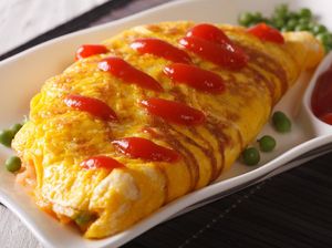 Yuk, Bikin Omurice, Nasi Goreng Selimut Telur ala Jepang Buat Sarapan!