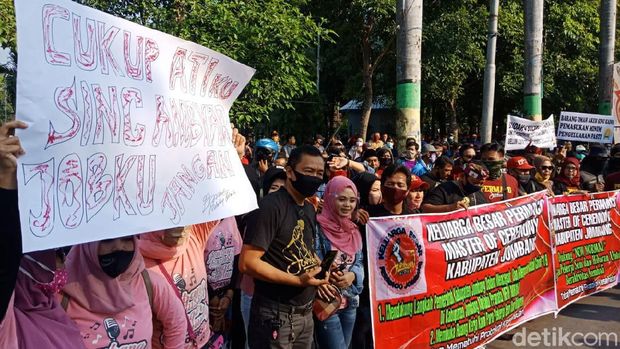 Para Penyanyi Dangdut Demo Bupati Jombang Tuntut New Normal