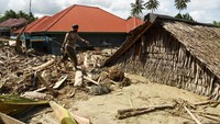 Bencana ini berdampak pada 4.202 kepala keluarga (KK) atau 15. 994 jiwa. Petugas kepolisian bersama anjing pelacak yang diterjunkan ikut membantu mencari korban.