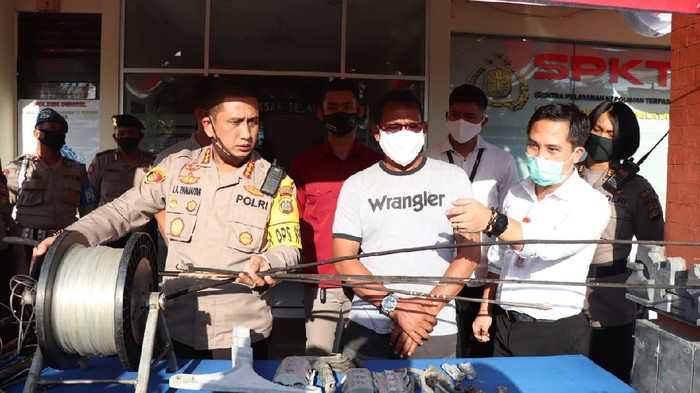 Polresta Denpasar amankan pria yang menerbangkan layangan hingga menyebabkan 70 ribu lebih orang di Denpasar alami gangguan listrik (dok. Istimewa)