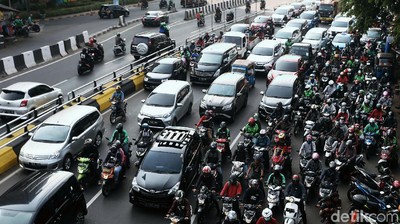 PSBB DKI Diperpanjang, Jalan Basuki Rachmat Tetap Macet