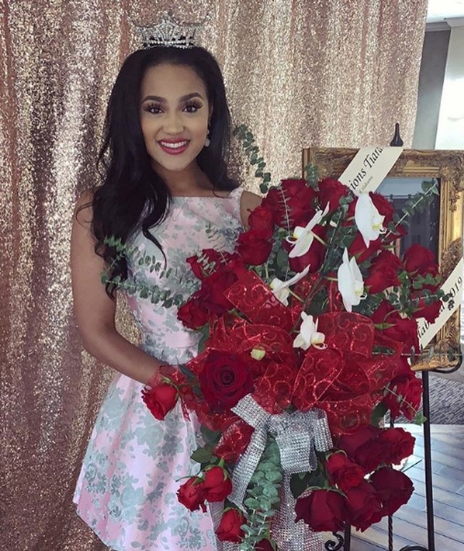 Pemenang Miss Alabama 2019 Tiara Pennington mengumumkan di akun media sosialnya baru-baru ini bahwa dia terinfeksi virus Corona. Tiara tak sendirian, ibunya juga terkena COVID. Tiara mengaku dia dan ibunya merasakan gejala yang sama. Karena tak ada keluhan, dia dan sang ibu memilih menjalani isolasi mandiri di rumah selama 14 hari. Foto: Dok. Instagram