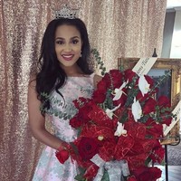 Pemenang Miss Alabama 2019 Tiara Pennington mengumumkan di akun media sosialnya baru-baru ini bahwa dia terinfeksi virus Corona. Tiara tak sendirian, ibunya juga terkena COVID. Tiara mengaku dia dan ibunya merasakan gejala yang sama. Karena tak ada keluhan, dia dan sang ibu memilih menjalani isolasi mandiri di rumah selama 14 hari. Foto: Dok. Instagram