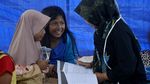Semangat Anak-anak Korban Banjir Luwu Utara Belajar di Pengungsian