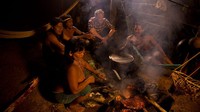 Tak memakai baju, hidup suku Huaorani bergantung pada alam dan terisolasi menjadi bagian hidup dari suku ini. (BBC)