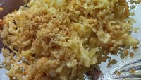 Eits, jangan mengira ini kremesan ayam ya. Ini telur gulung yang gagal digulung. Jadinya telur kremes. Diaduk dengan nasi hangat dan ditambah bubuk cabai pasti jadi enak. Foto: instagram/twitter