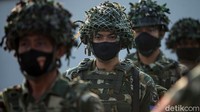 Prajurit TNI AL dari Koarmada I, Kormar, Kolinlamil, dan Puspenerbal mengikuti apel persiapan latihan tempur tersebut.