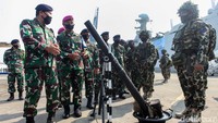 Sejumlah persenjataan milik TNI AL dihadirkan dalam apel persiapan latihan tempur.