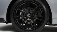 Dilihat dari samping, Toyota Corolla Apex juga punya sideksirt yang lebih sporty. Foto: Toyota