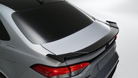 Toyota Corolla Apex tetap menggunakan mesin 2.0 liter 4-silinder yang mampu memuntahkan tenaga 169 horsepower di 6.000 rpm. Mobil ini tersedia dalam dua pilihan transmisi, yakni CVT dan Manual (hanya 120 unit). Oiya edisi spesial ini juga mendapat knalpot khusus. Foto: Toyota