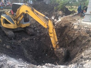 Longsor, Tukang Gali Sumur di Bojonegoro Hilang Tertimbun Tanah