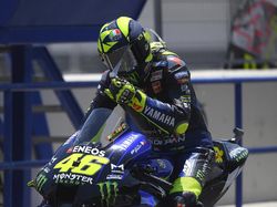 Video: Lihat Lagi Momen Rossi Buka Musim dengan Masalah Motor