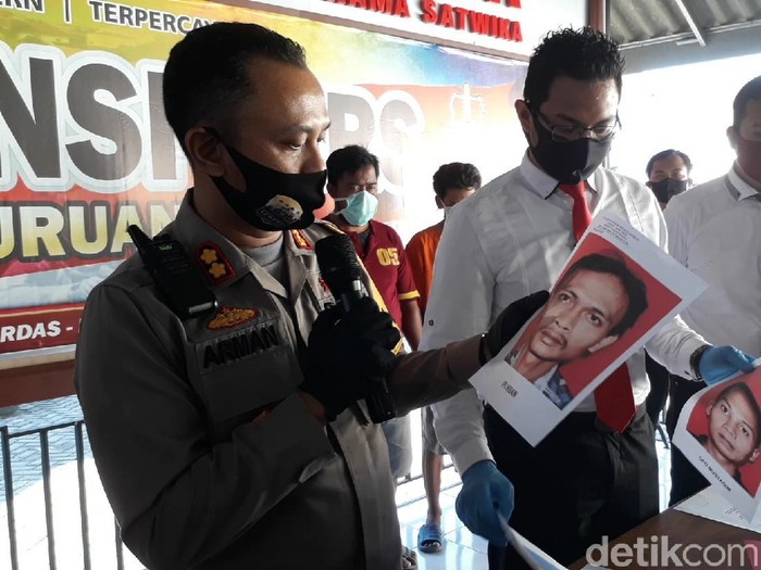 Fakta baru terkuak dalam pengembangan kasus pembongkaran peti jenazah positif COVID-19 di Pasuruan. Warga terprovokasi melakukan aksi tersebut karena hoaks penanganan jenazah tidak sesuai syariat Islam.