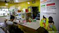 Selain itu, guna mengantisipasi penyebaran virus Corona, warga pun diimbau untuk membayar makanan yang dipesan dengan menggunakan dompet elektronik.