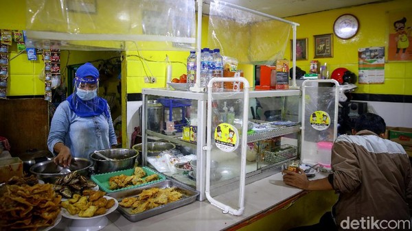 PSBB Diperpanjang, Warteg di Jakarta Perketat Protokol Kesehatan
