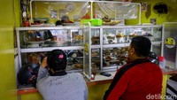Diperpanjangnya PSBB Transisi tersebut dilakukan sebagai upaya mengatasi penyebaran virus Corona di wilayah DKI Jakarta.
