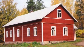 Ada cerita di balik nama warna Falu. Warna ini dinamakan tersebut dari pinggiran kota Swedia, Falun, yang kebanyakan tempat lumbungnya dicat dengan warna Falu.  (D100a/Wikimedia Commons via Interesting Engineering)