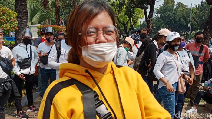 Ami ikut berdemo di Balai Kota DKI Jakarta menuntut sektor hiburan malam dibuka