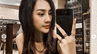 Anya pun menyadari hal itu dan merelakan dirinya jadi bahan fantasi para kaum adam. Dok. Instagram/anyageraldine