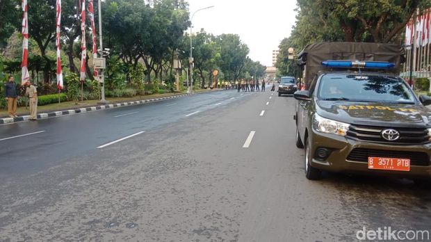 Demo tolak reklamasi Ancol di depan Balai Kota DKI Jakarta.