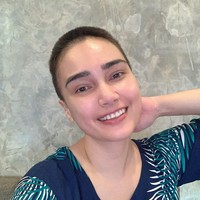 Kemoterapi membuat rambutnya rontok parah sehingga ia harus memangkas rambutnya. Menariknya, punya potongan rambut bondol memang sudah jadi impiannya dari dulu. Foto: Instagram @febyfebiola