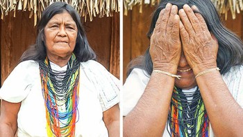 Wanita ini sampai menutup mukanya karena malu dibilang cantik (Foto: Mehmet Genc)