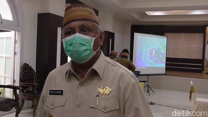Gubernur Gorontalo Rusli Habibie