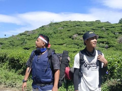 Pesona Gunung Talang, Pemandangan Tiga Danau dan Hamparan ...