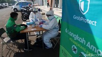 Sebelum narik penumpang, puluhan driver menjalani rapid test di Kantor Grab Bandung, Ruko Paskal, Kota Bandung.
